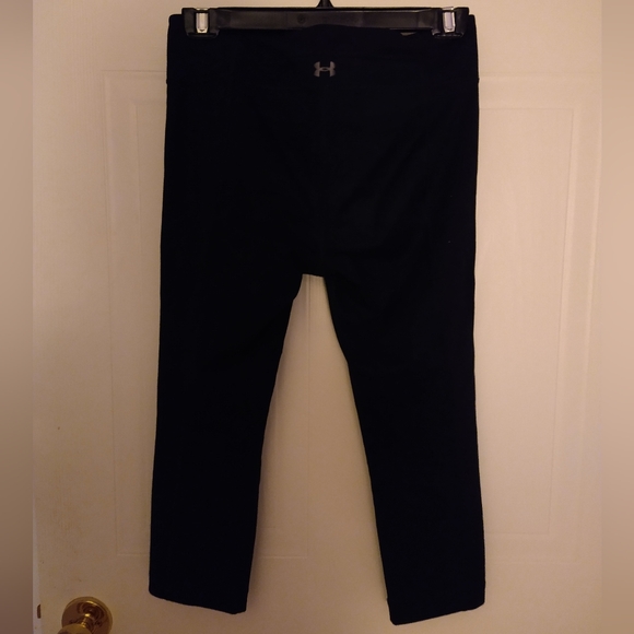 Under Armour black capri leggings, size XS - Picture 2 of 3